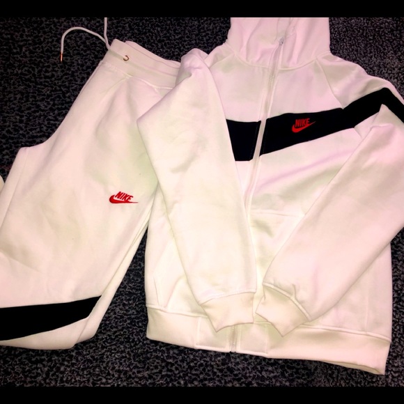 Nike sweat suits - Picture 1 of 1